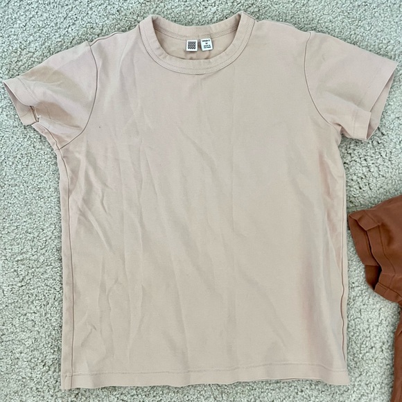 Uniqlo U t-shirts (2) - Picture 4 of 5
